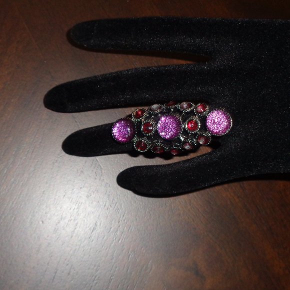 Beautiful purple statement ring- costume jewelry - Picture 12 of 12